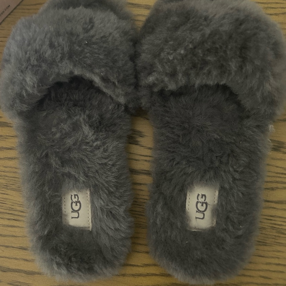 New authentic UGG fluff slippers II. Sz 9 - Picture 3 of 10